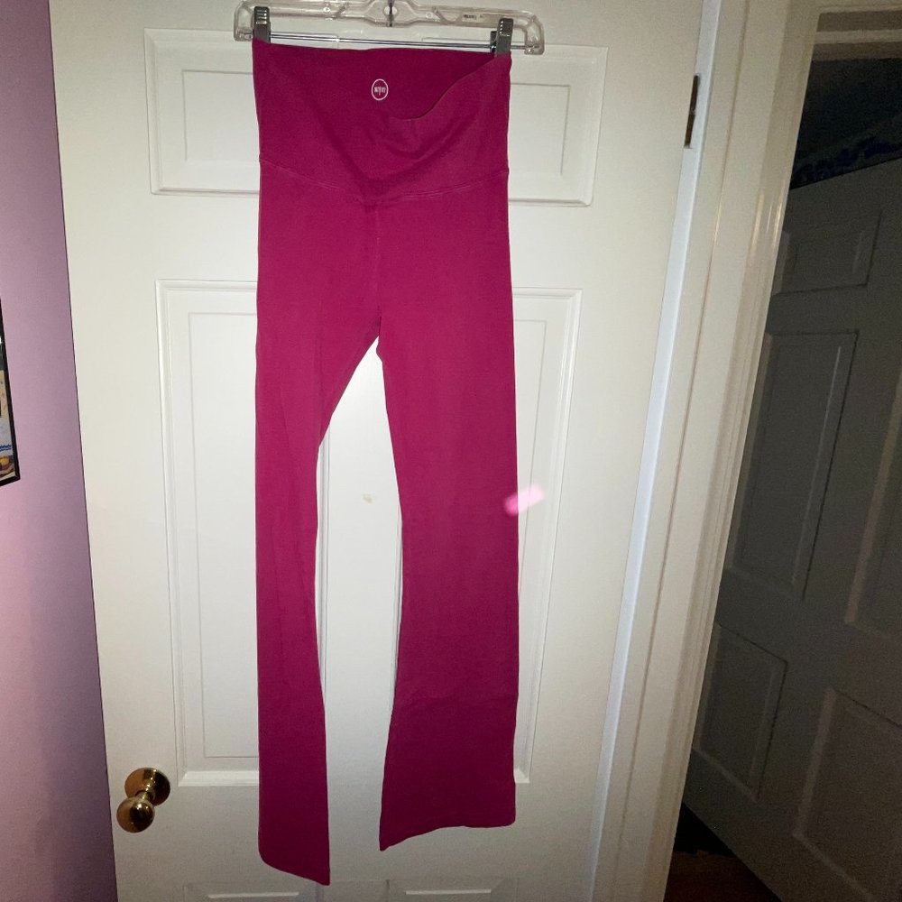 SOLOW Pink Yoga Pants